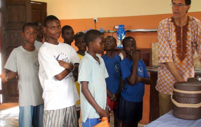 Nigeria - Un hogar para los muchachos de la calle de Ibadán