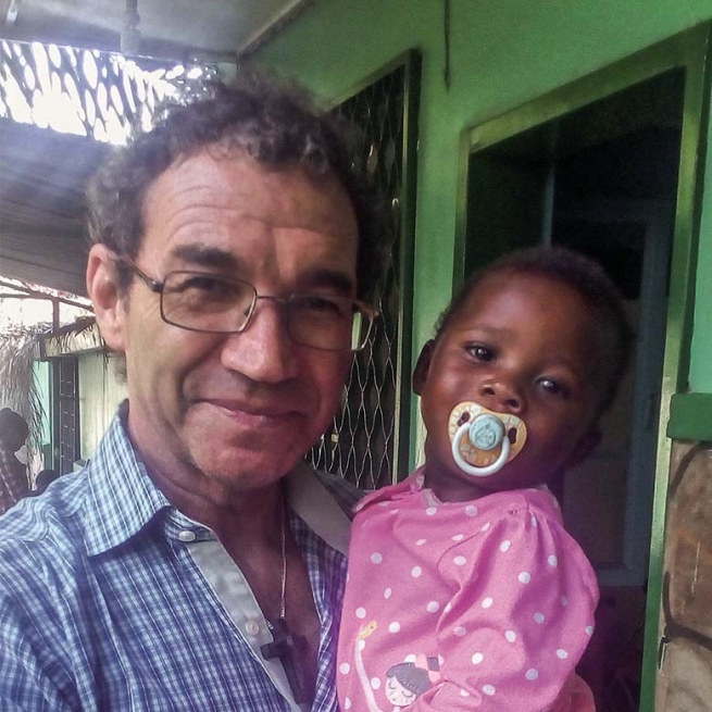 Demokratyczna Republika Konga – Ks. Mario Pérez, salezjanin misjonarz: “Niczego nie zabierzemy ze sobą do Nieba, tylko pustkę po tych, których kochaliśmy”