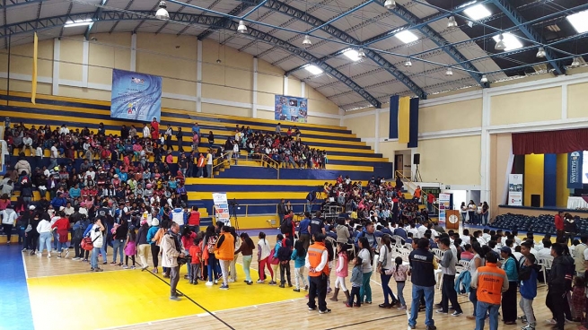 Equador – Material Escolar para 921 entre crianças e adolescentes