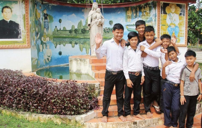 Cambodia – NYC statue of Mary Help of Christians arrives in Cambodia
