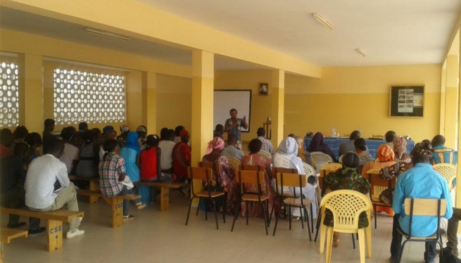Senegal – Dos bancos da escola ao mercado do trbalho: em Dacar se ensina a crer no futuro