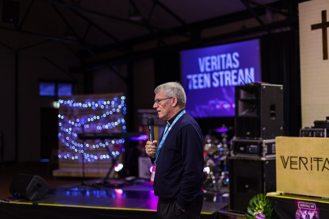 Australia – “El desafío de la santidad” Mons. Costelloe, SDB, dialoga con los jóvenes