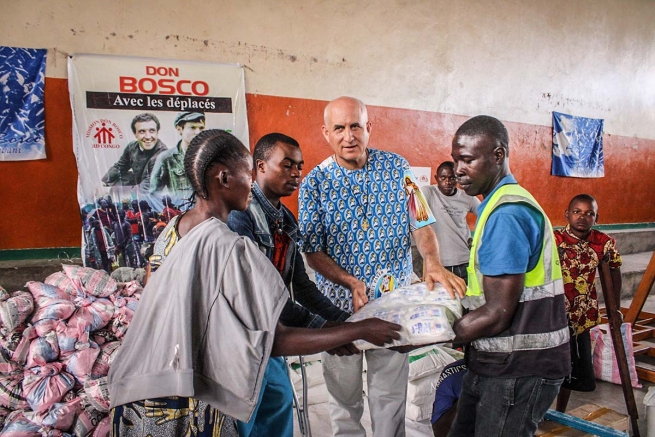 Repubblica Democratica del Congo – Prosegue il sostegno dei salesiani agli sfollati accolti presso il centro “Don Bosco Ngangi”; in prima fila anche l’Ispettore