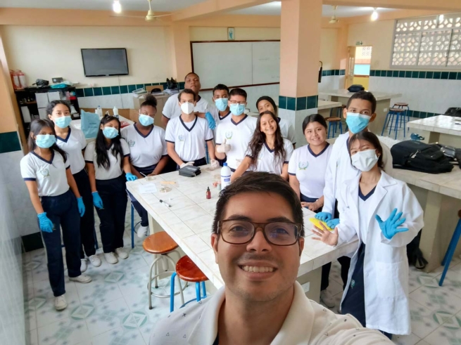 Ecuador – The "Research Club for Scientific Writing" a beacon of knowledge for the community of Esmeraldas