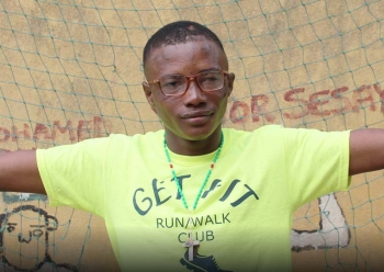 Sierra Leona – Lamín, el joven de Sierra Leona que se avergüenza de sus cicatrices pero quiere ser santo