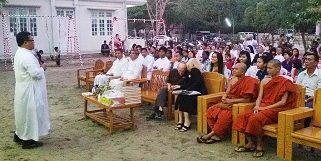 Mjanma – Dialog międzyreligijny “na polu działania”: Żydzi, katolicy i buddyści wspólnie na rzecz dzieci ulicy