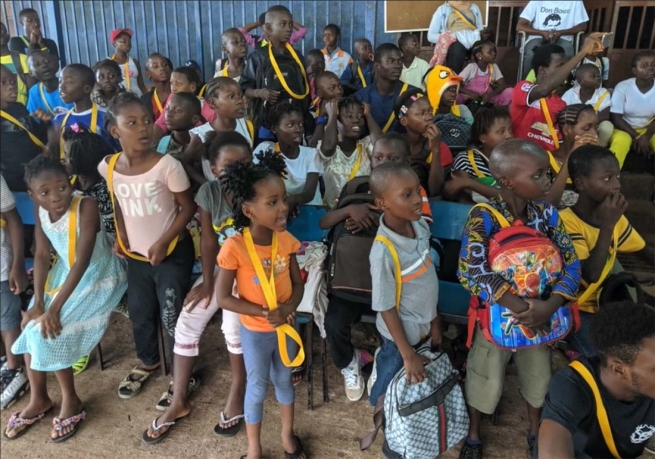 Sierra Leone – Le Centre de Jeunes « Don Bosco » de la paroisse salésienne de Dwarzak