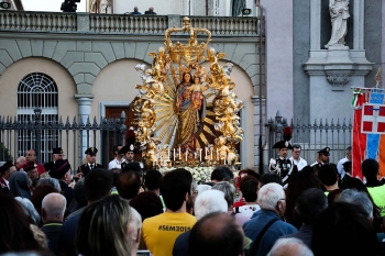 Italia - La Basílica de María Auxiliadora: "la casa abierta y acogedora de una familia en salida"