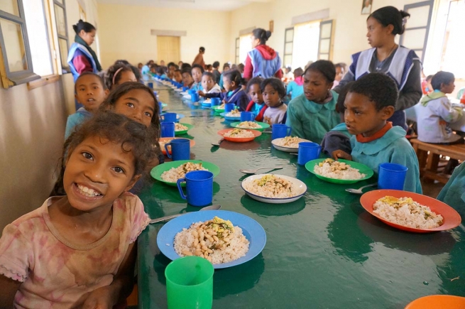 Madagascar – ‘Para muitos o almoço da escola é a única refeição do dia’
