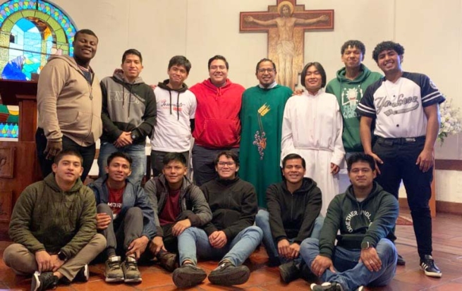 Équateur - 13 jeunes participent à la Retraite Vocationnelle en silence