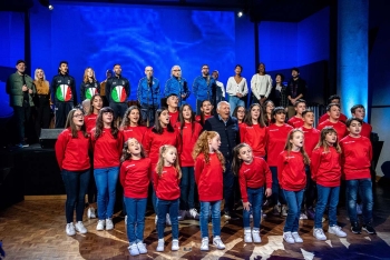 Włochy – Młodzi zachęceni “Christmas Contest” śpiewają o wartościach Bożego Narodzenia