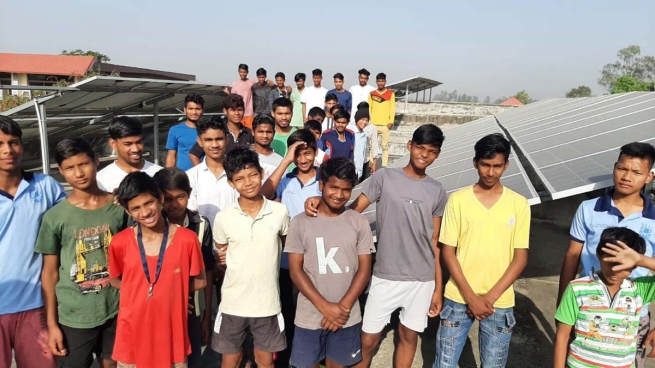 Índia – Sistema de painéis solares melhora a qualidade de vida dos pequenos residentes do "Don Bosco Ashalayam" em Lucknow