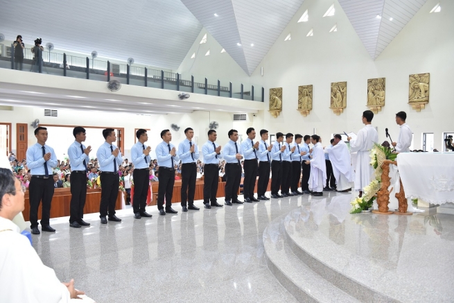 Vietnam - Prima Professione di diciassette novizi salesiani