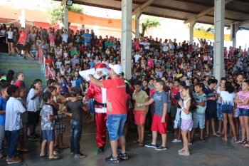 Brasil - Natal para crianças e adultos no Centro Juvenil São João Batista