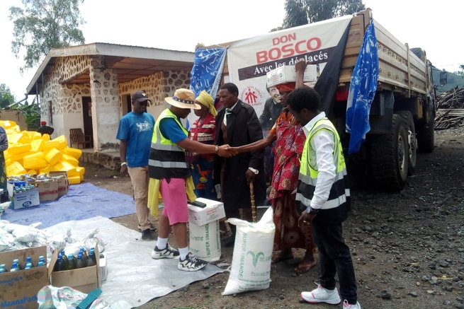 R.D. Congo – I Salesiani della Delegazione AFC-EST portano aiuti umanitari agli sfollati del campo di Kanyaruchinya