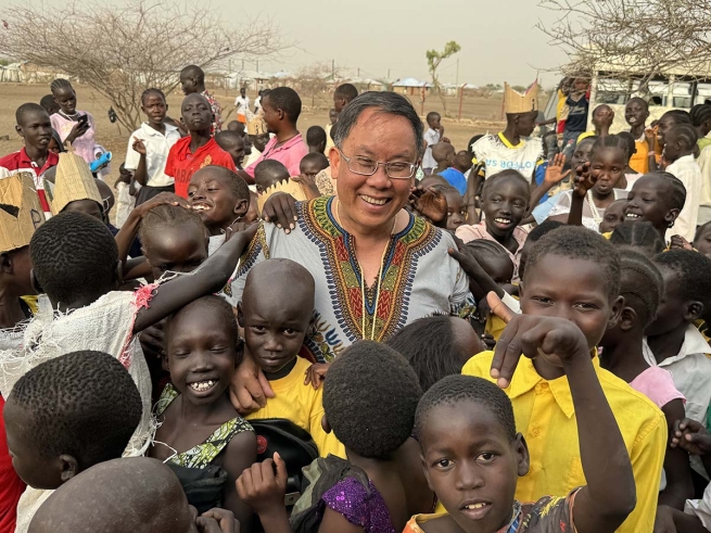 Kenya – Don Maravilla visita Kakuma: “La presenza missionaria di un’Ispettoria è il termometro dello spirito missionario dei salesiani”