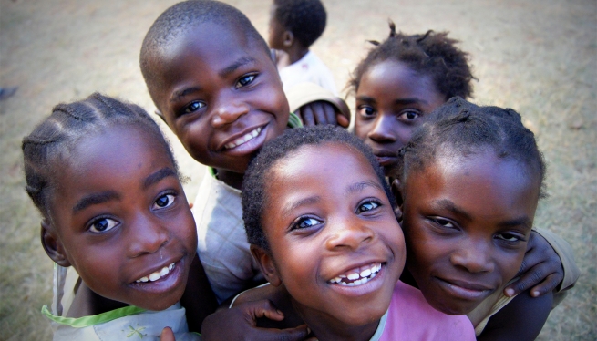 Zambia – “Adopcja na odległość”: forma pomocy najuboższym dzieciom i młodzieży