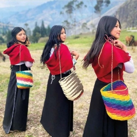 Ecuador – Mujeres indígenas desarrollan un catálogo de artesanías con una marca propia