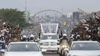 Demokratyczna Republika Konga – Papież Franciszek do miejscowej ludności: “Wasz kraj jest diamentem Stworzenia, ale wy wszyscy jesteście nieskończenie bardziej cenni”