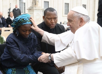 Vaticano – Il Papa: il mondo sarà migliore se tra uomini e donne ci sarà parità nella diversità