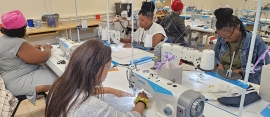 Sudáfrica – El programa de costura "Stitch Ahead" del Instituto Salesiano para Proyectos Juveniles inicia una microempresa