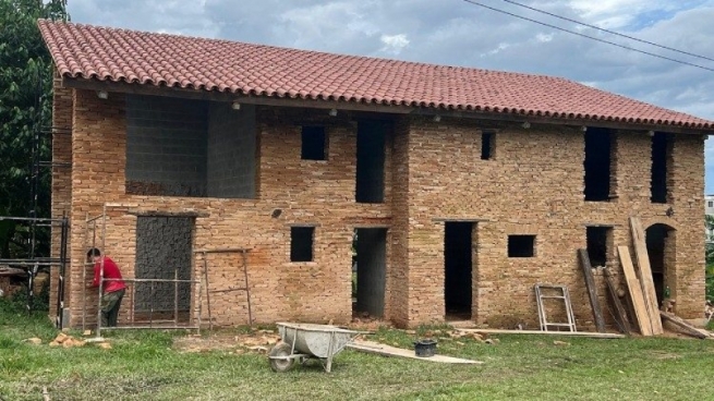 Brésil - Les Salésiens de Pindamonhangaba construisent une réplique de la maison d'enfance de Don Bosco