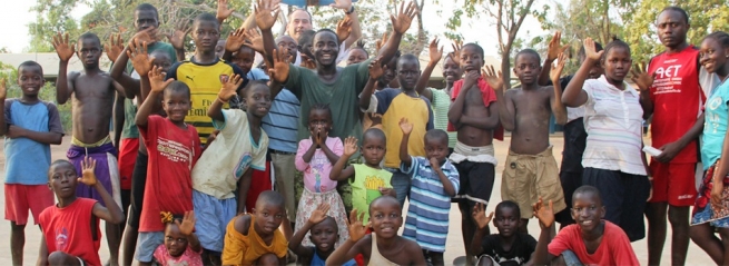 Serra Leoa – Menores órfãos, vítimas de abuso, de rua, prisioneiros, obrigados a prostituir-se… o trabalho dos Salesianos por eles