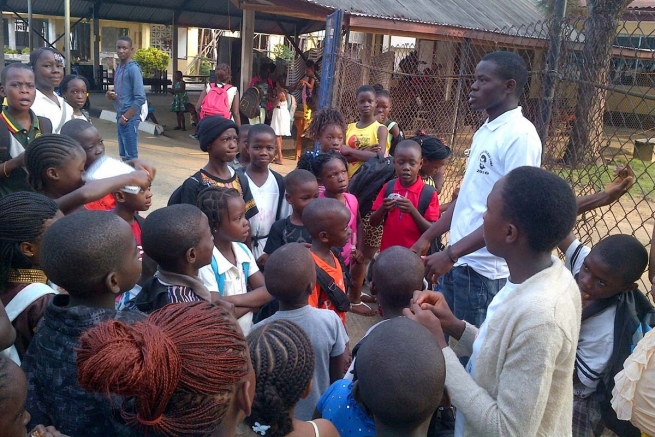 Liberia - Cuatro semanas de alegría y de renovación para 500 jóvenes de Monrovia