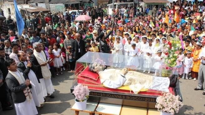 India – Un’urna di Don Bosco collocata permanentemente nel santuario di Cherrapunjee