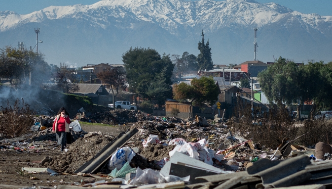 Chile – "It's not that they want to live that way; it's their turn." Volunteers serving the poor.