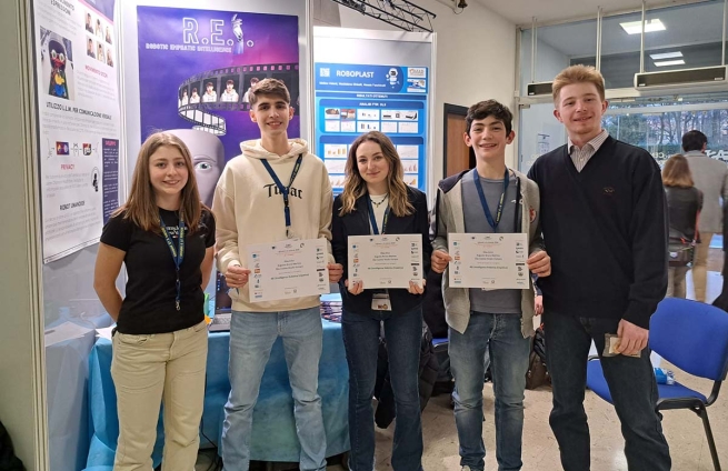 Italie - Les élèves de l'Institut Salésien « Rainerum » de Bolzano remportent la deuxième place du 35e concours « FAST » grâce à un projet audacieux : « R.E.I. »