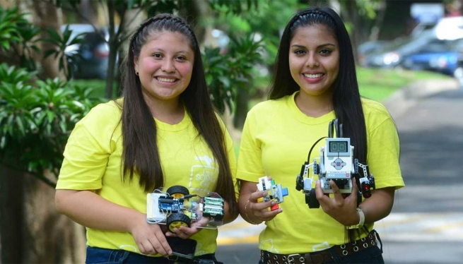 Salwador – “Universidad Don Bosco” zachęca dziewczęta do studiowania technologii
