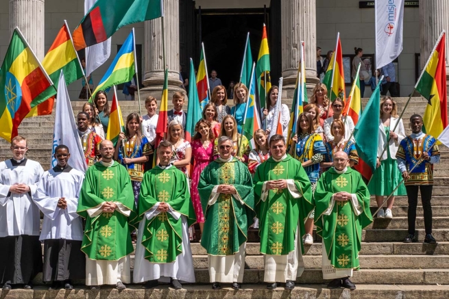 Polonia - 19 volontari del Volontariato Internazionale Don Bosco hanno ricevuto le croci missionarie