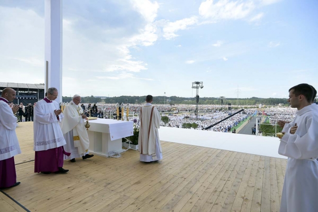 Poland - The Send-off Mass at the Conclusion of the XXXI World Youth Day: "Jesus calls you by your name …"
