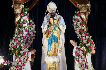 Filipinas – La estatua de María Auxiliadora en el Santuario Nacional Mariano de Parañaque recibe la coronación canónica