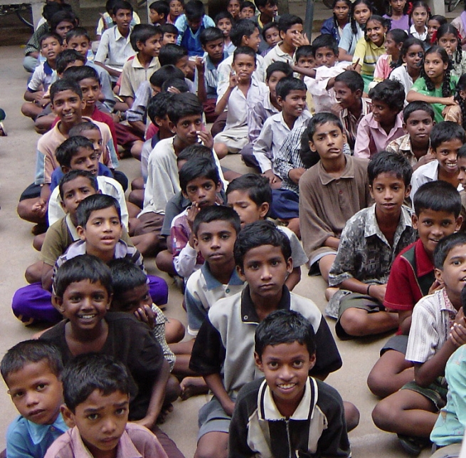 Índia – Aprender dos meninos de rua. A experiência do P. Kollashany