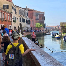 Italy – A new success of participation and solidarity at the "Su e Zo per i ponti di Venezia": in 7,500 for the Holy Land