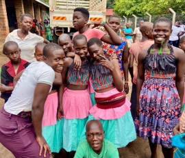 Uganda – Vivir y trabajar en un campo de refugiados: la presencia salesiana en Palabek