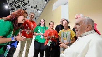 Vatican – Le Pape invite les jeunes à se rapprocher de Jésus en téléchargeant le catéchisme