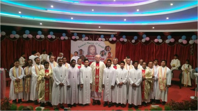 India – Don Basañes presiede le Professioni Perpetue di sei Salesiani