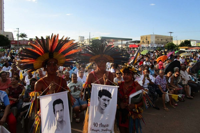 Brazil - The Bororo of Meruri in procession to remember the martyrs Rodolfo Lunkenbein and Simão