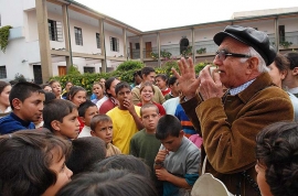 Colombie – « Merci, papa Javier, tu nous as changé la vie ». Un souvenir du P. de Nicolò