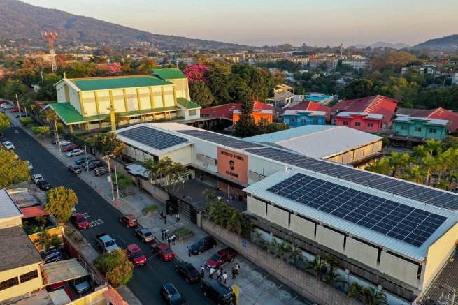 El Salvador - L'Institut Technique Salésien « Ricaldone » de San Salvador élargit son système photovoltaïque à énergie renouvelable