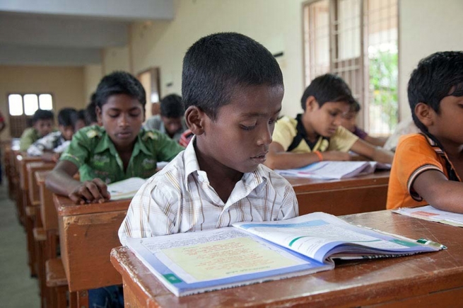 Indie – Misja salezjanów w Garigaon: lepsza szkoła dla dzieci potrzebujących