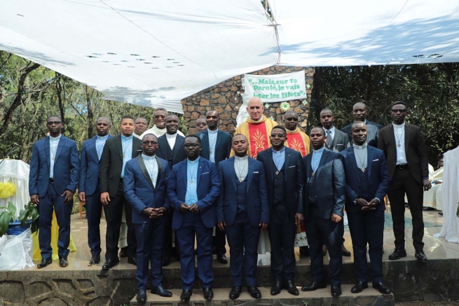 R.D. Congo - Profesión perpetua de un salesiano coadjutor y de 13 salesianos candidatos a sacerdotes