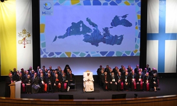 France - Le Pape François conclut les « Rencontres Méditerranéennes : » « Ceux qui risquent leur vie en mer n'envahissent pas, ils cherchent la vie »