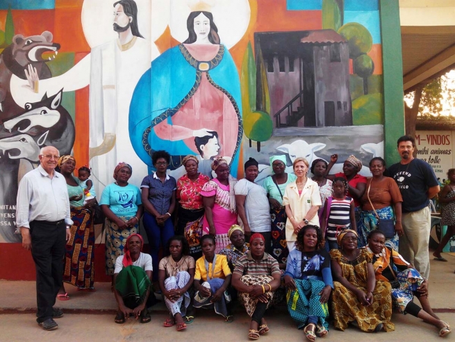 Angola - Las Revolucionarias Pacifistas: Las "Damas Salesianas" llegan a la Angola