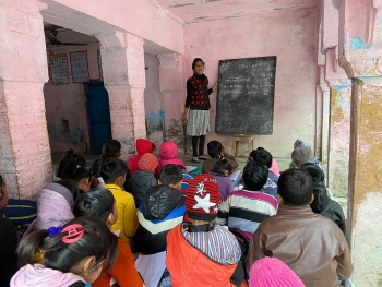 Índia - Projeto educacional favorece crianças carentes do Rajastão