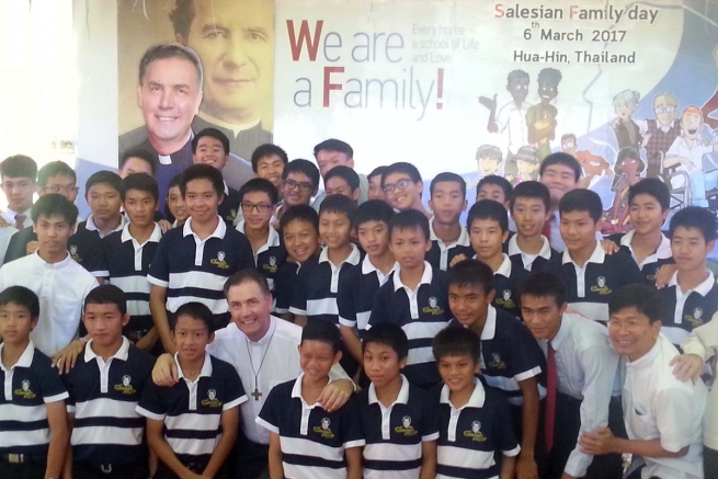 Tailândia – As afetuosas boas-vindas ao Reitor-Mor pela Família Salesiana