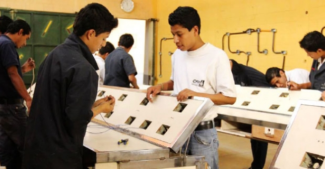 Gwatemala – Panele słoneczne dla ośrodka kształcenia zawodowego: myśleć o rozwoju, troszczyć się o stworzenie